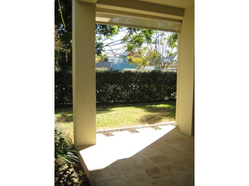 2073/1 The Vistas Drive, Carrara QLD 4211