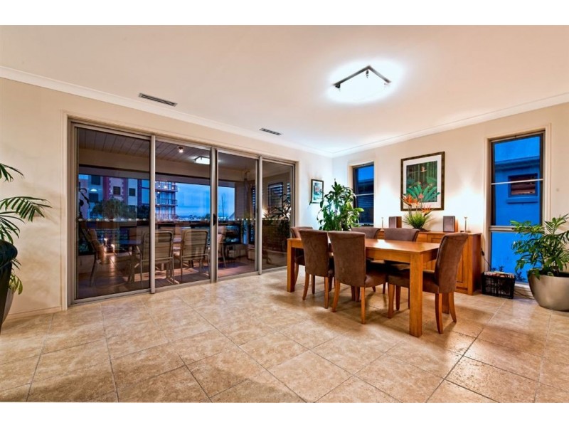 3040 Everglade Avenue, Carrara QLD 4211