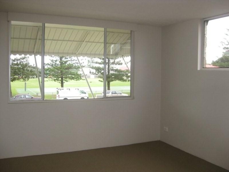 7/22 Mary Avenue, Broadbeach QLD 4218