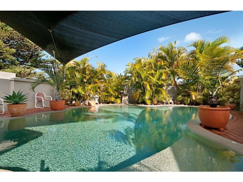 174 Sunshine Boulevard, Mermaid Waters QLD 4218