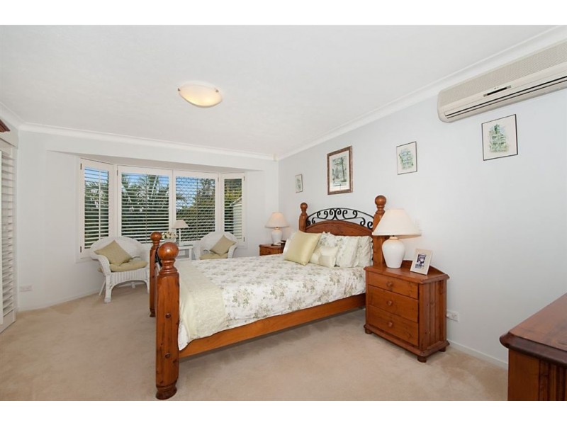 174 Sunshine Boulevard, Mermaid Waters QLD 4218