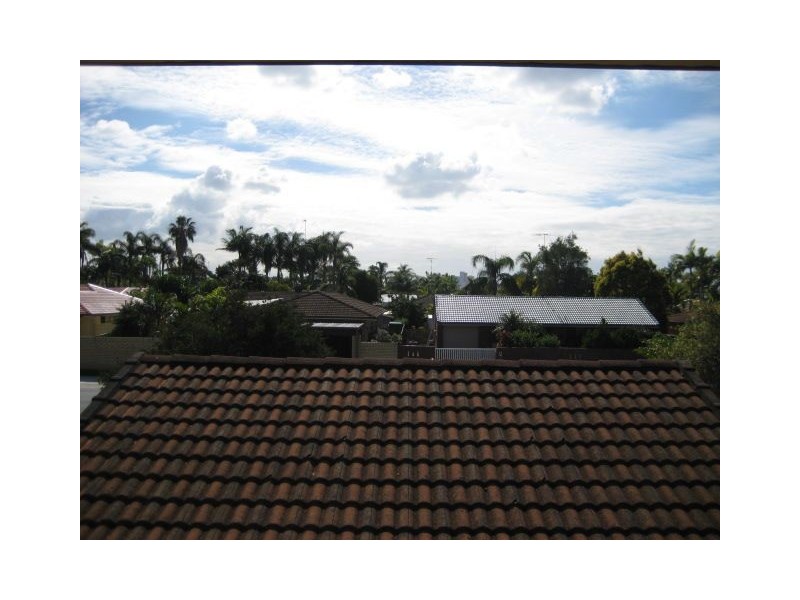 3/42 Oceanic Drive, Mermaid Waters QLD 4218