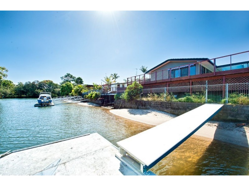 10 Pensacola Ct, Broadbeach Waters QLD 4218