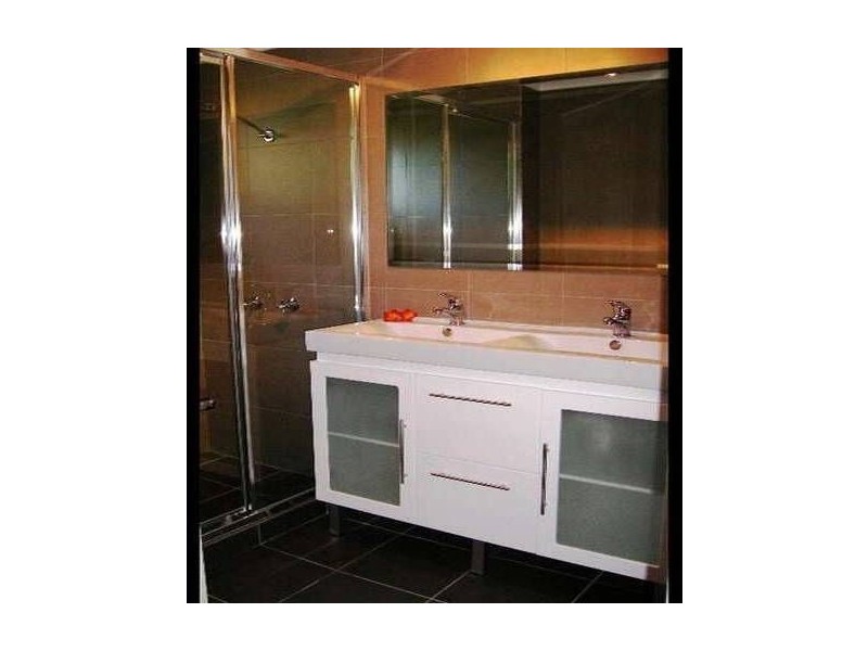 2/2 Rope Court, Mermaid Waters QLD 4218