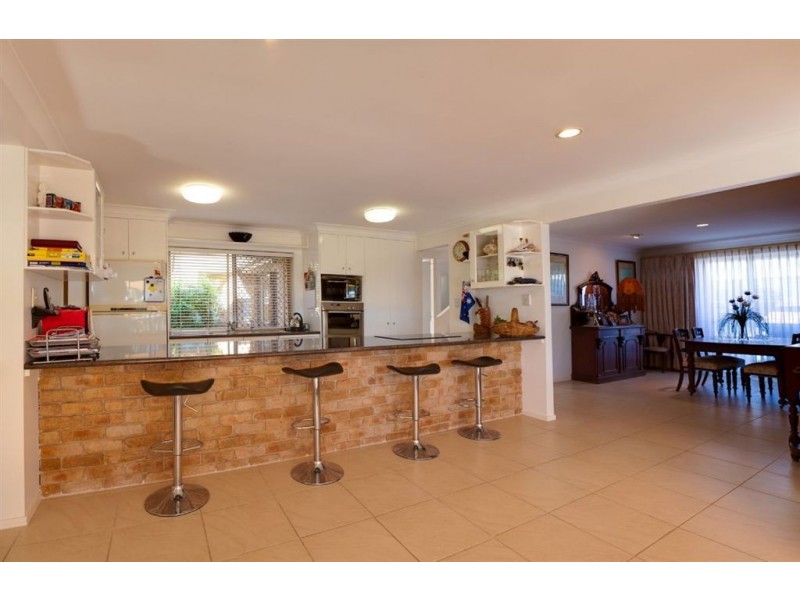 18 Coolong Crescent, Carrara QLD 4211
