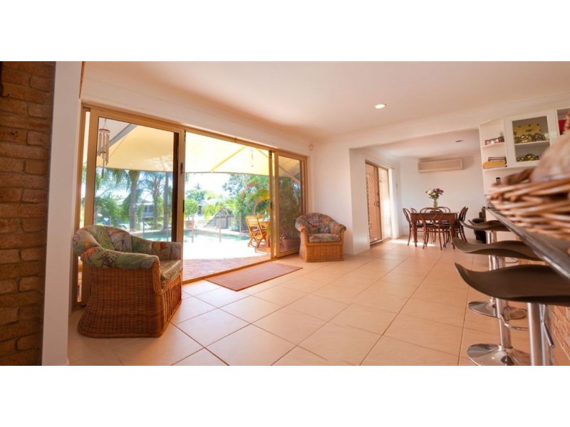 18 Coolong Crescent, Carrara QLD 4211
