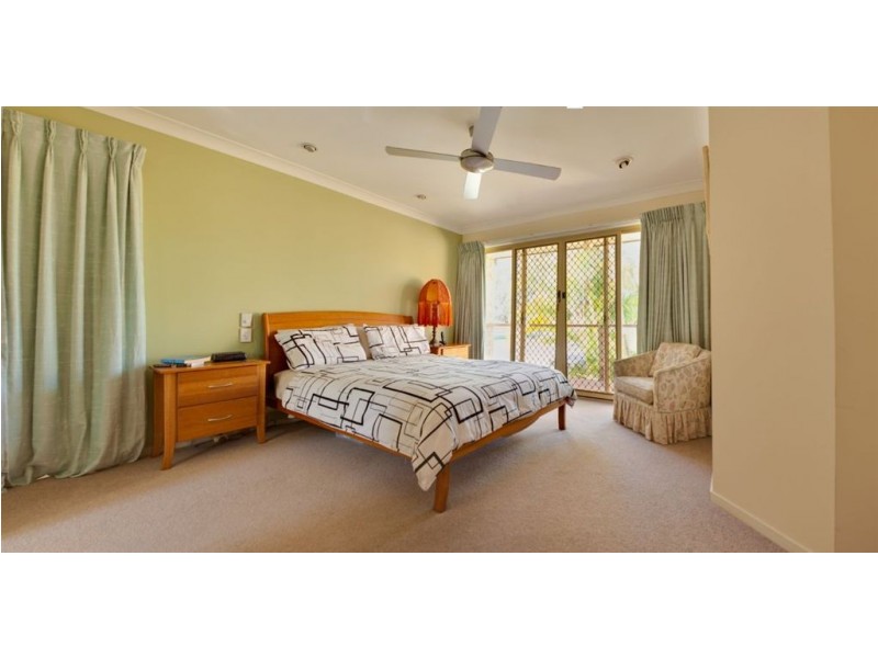 18 Coolong Crescent, Carrara QLD 4211