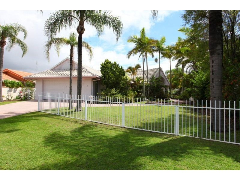7 Drayton Terrace, Mermaid Waters QLD 4218