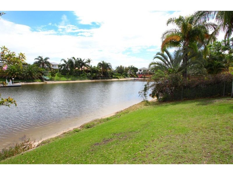 7 Drayton Terrace, Mermaid Waters QLD 4218