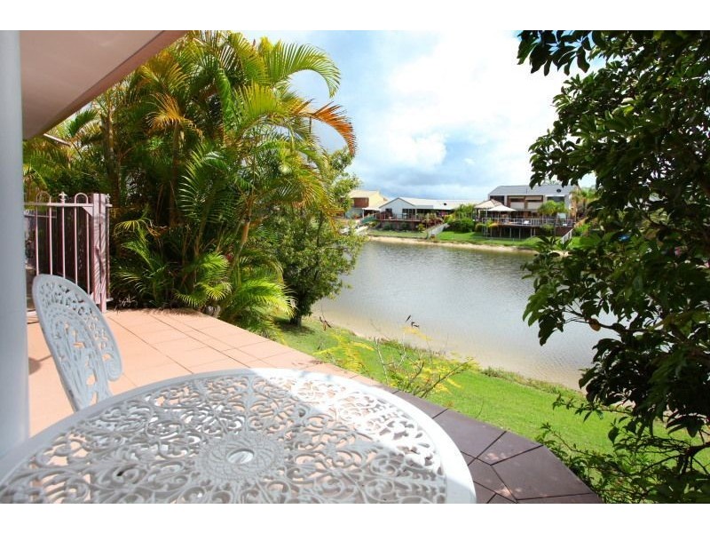 7 Drayton Terrace, Mermaid Waters QLD 4218