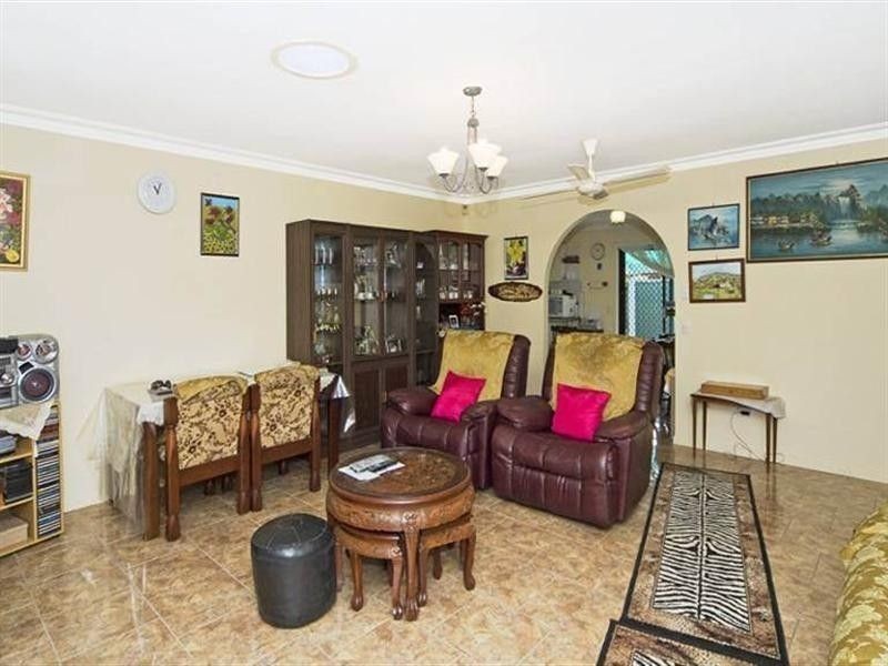 8 Sequana Avenue, Mermaid Waters QLD 4218