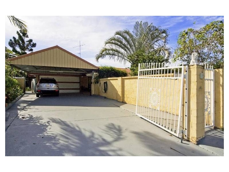 8 Sequana Avenue, Mermaid Waters QLD 4218
