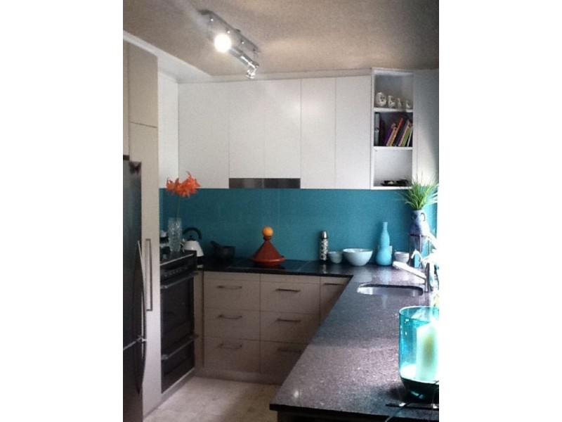 1/16 Cannes Avenue, Broadbeach QLD 4218