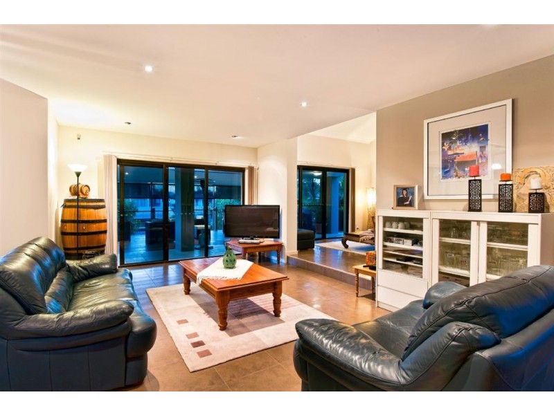 16 Coolong Crescent, Carrara QLD 4211