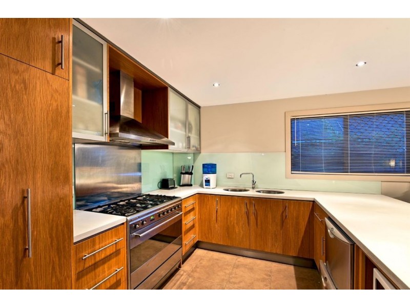 16 Coolong Crescent, Carrara QLD 4211