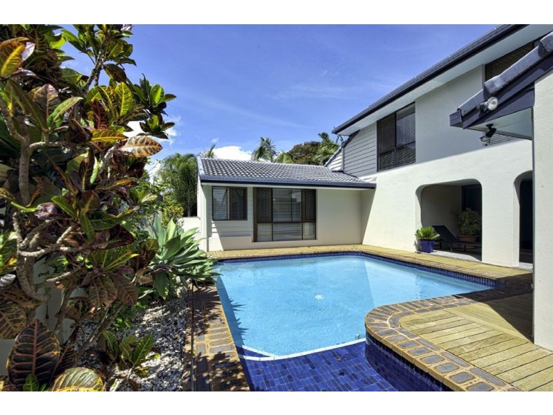 16 Coolong Crescent, Carrara QLD 4211