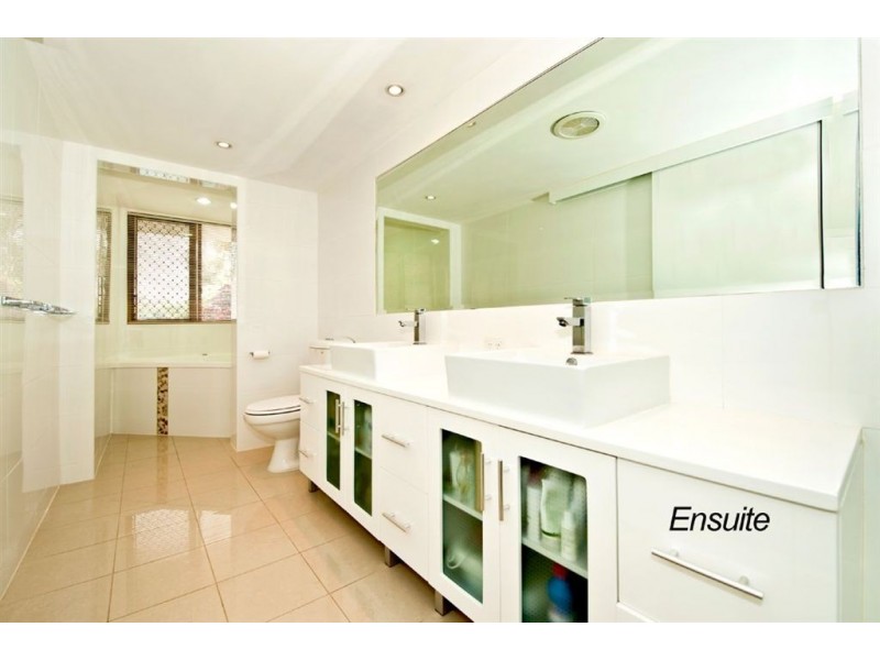 16 Coolong Crescent, Carrara QLD 4211