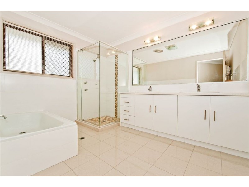 16 Coolong Crescent, Carrara QLD 4211