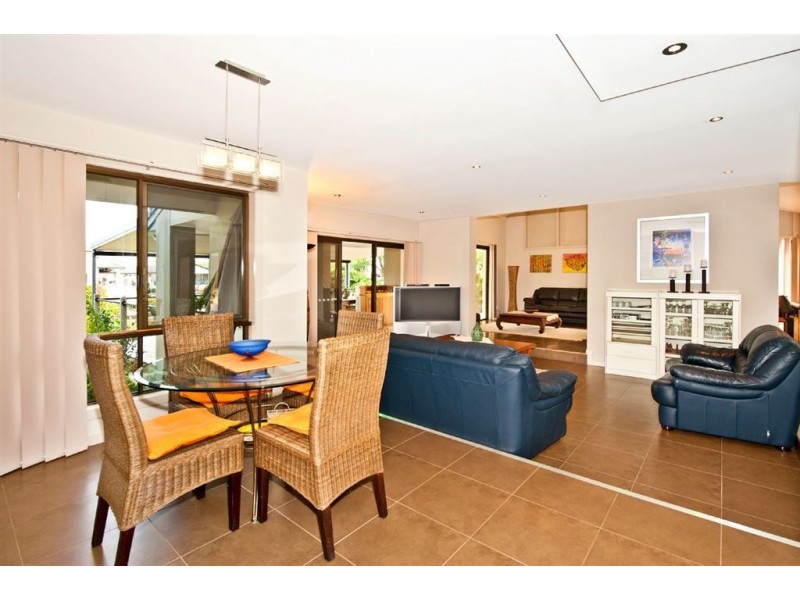 16 Coolong Crescent, Carrara QLD 4211