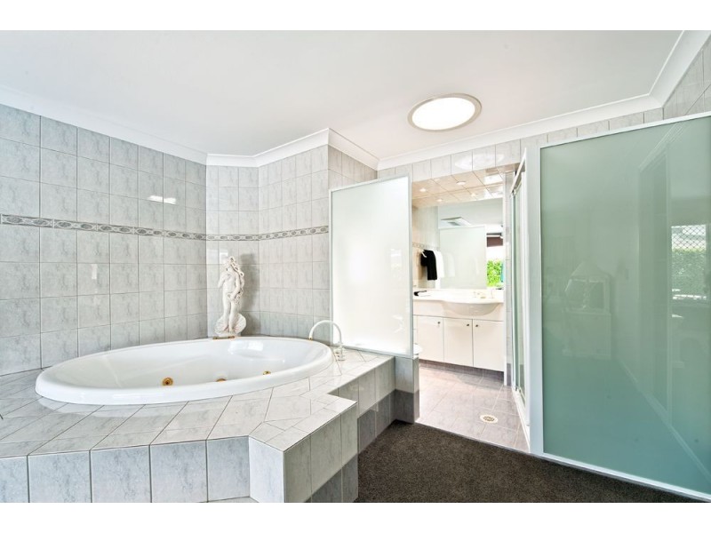 16 Peter Blondell, Mermaid Waters QLD 4218