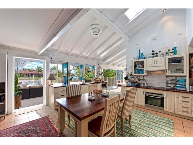 14 Eady Avenue, Broadbeach Waters QLD 4218