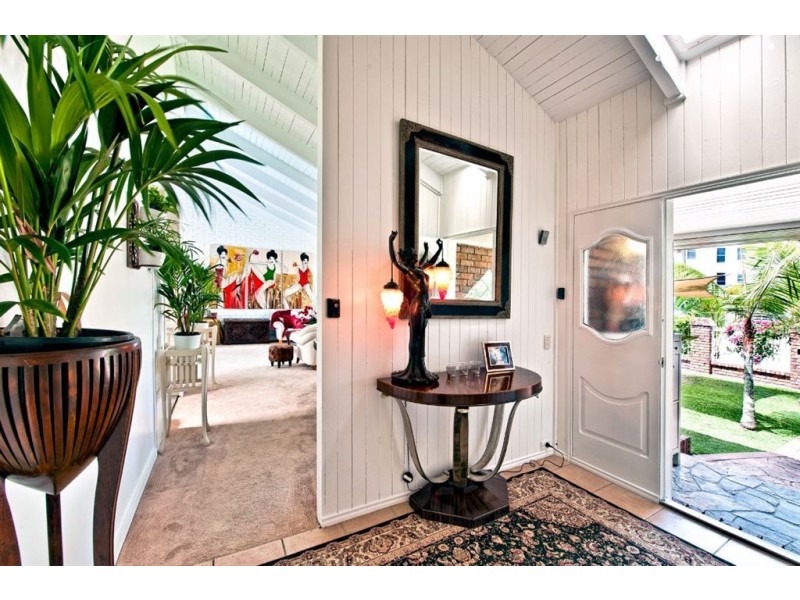 14 Eady Avenue, Broadbeach Waters QLD 4218