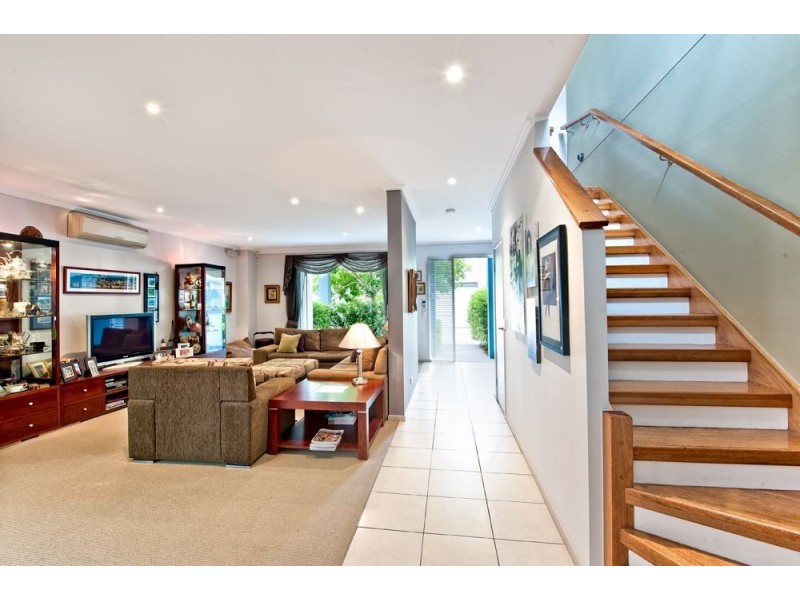 16 Lader Terrace, Varsity Lakes QLD 4227