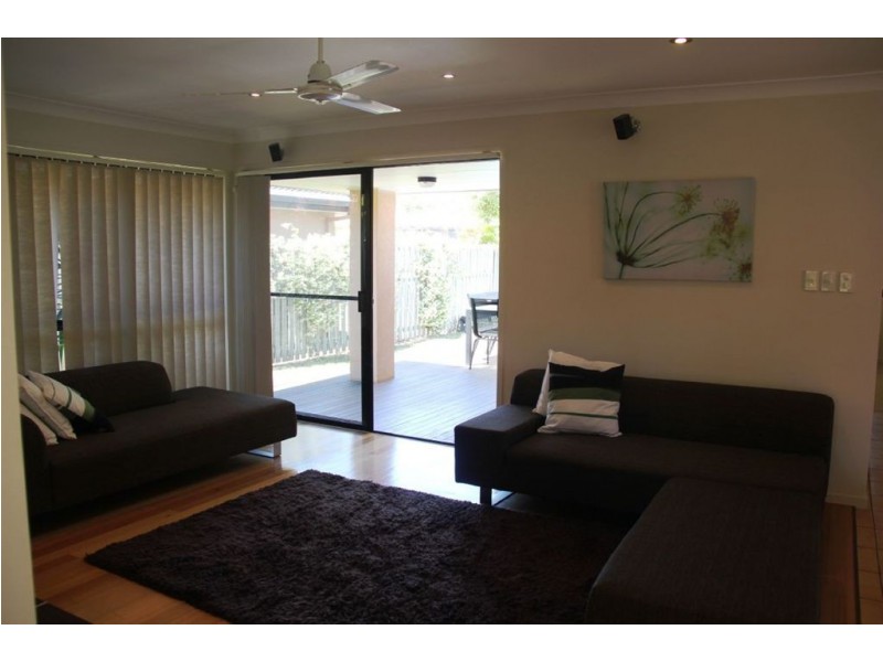 36 Gardendale Crescent, Burleigh Waters QLD 4220