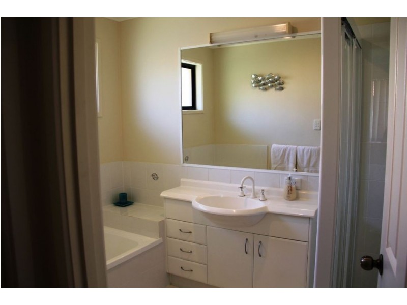 36 Gardendale Crescent, Burleigh Waters QLD 4220