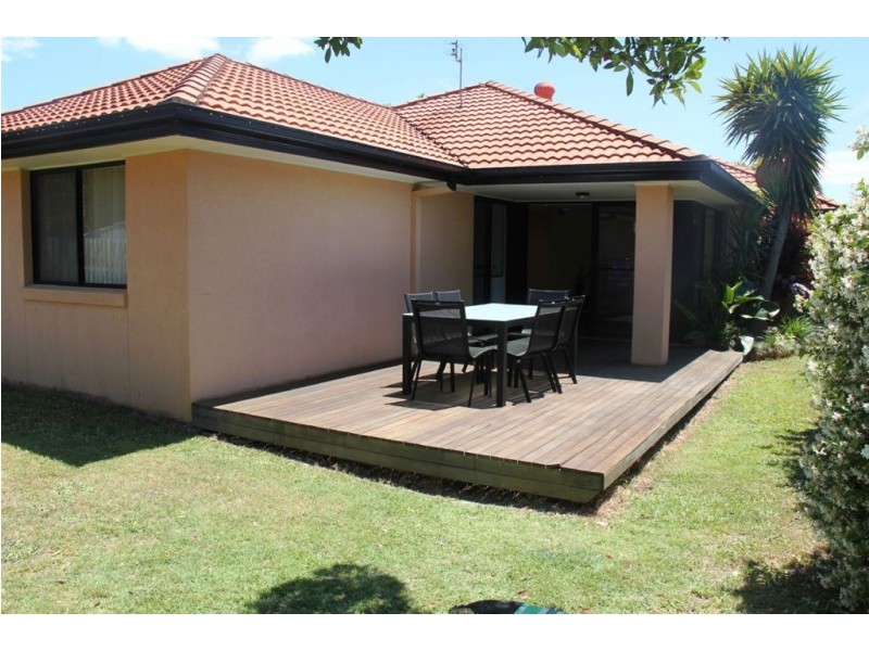 36 Gardendale Crescent, Burleigh Waters QLD 4220