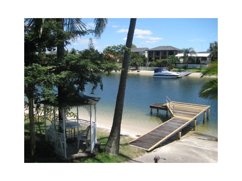 18 Weatherly Ave, Mermaid Waters QLD 4218