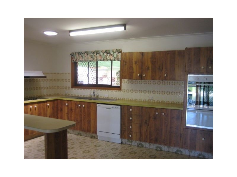 18 Weatherly Ave, Mermaid Waters QLD 4218