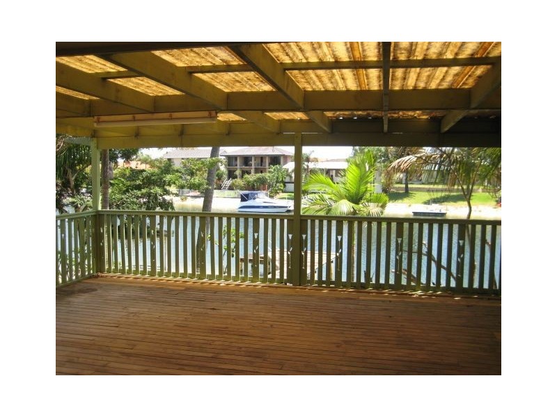 18 Weatherly Ave, Mermaid Waters QLD 4218