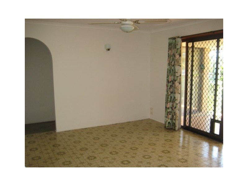 18 Weatherly Ave, Mermaid Waters QLD 4218