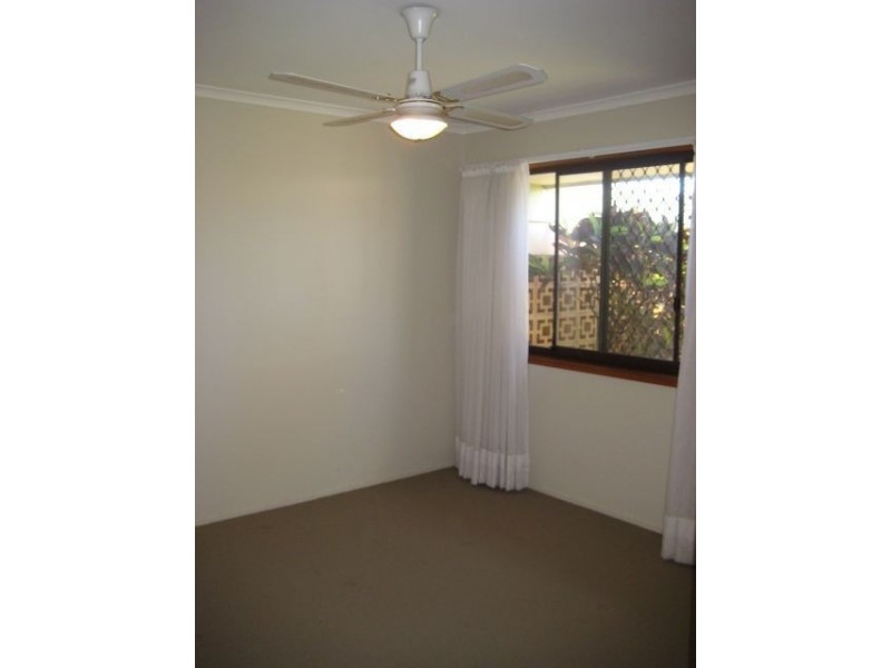 18 Weatherly Ave, Mermaid Waters QLD 4218