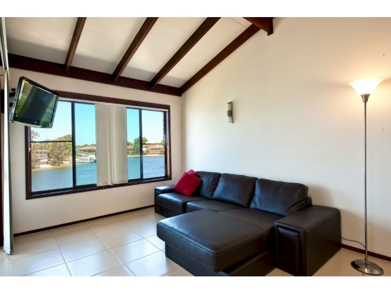 11 Weatherly Avenue, Mermaid Waters QLD 4218