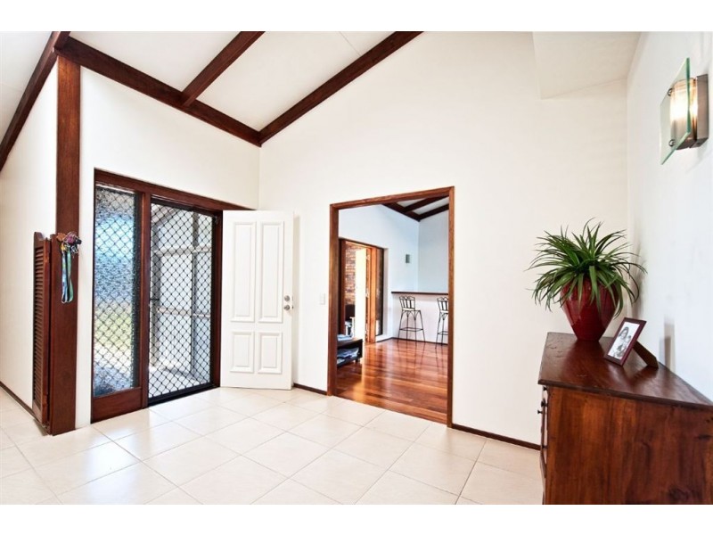 11 Weatherly Avenue, Mermaid Waters QLD 4218