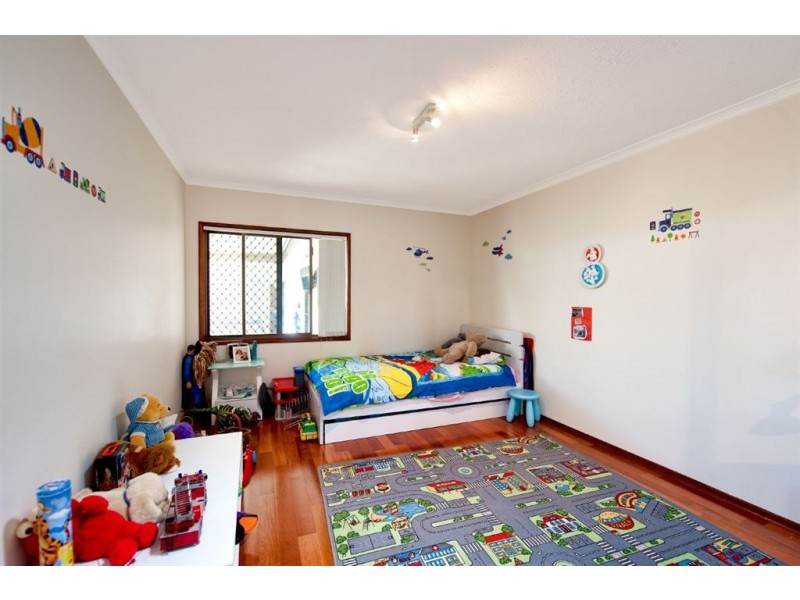 11 Weatherly Avenue, Mermaid Waters QLD 4218