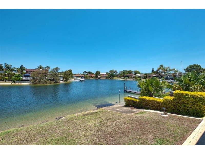 11 Weatherly Avenue, Mermaid Waters QLD 4218