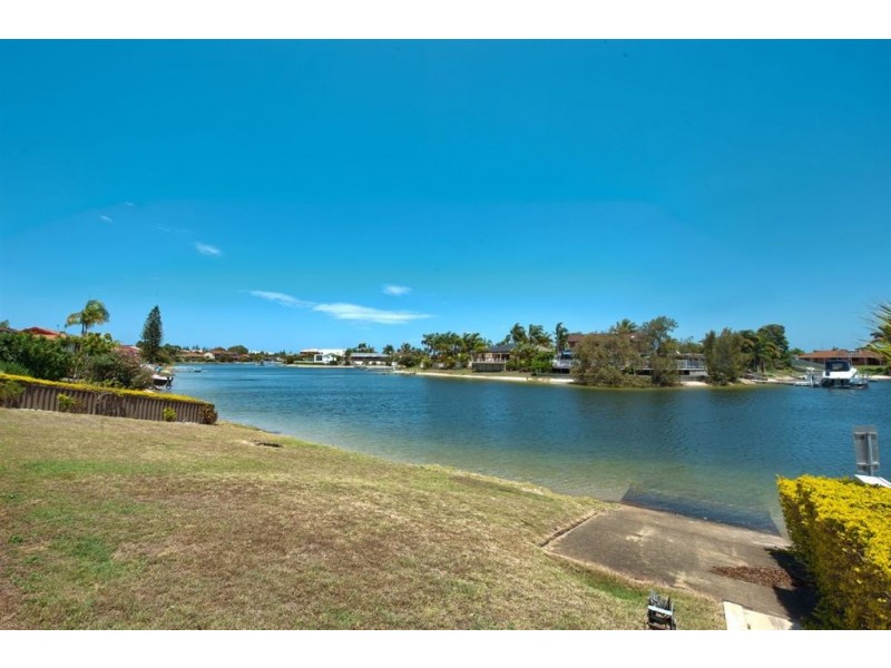 11 Weatherly Avenue, Mermaid Waters QLD 4218