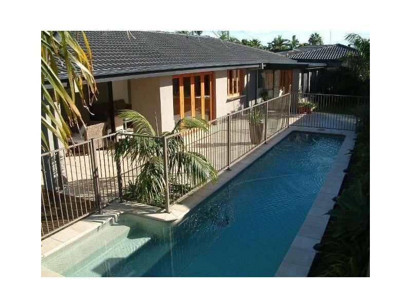 8 Palmetto Crt, Broadbeach Waters QLD 4218