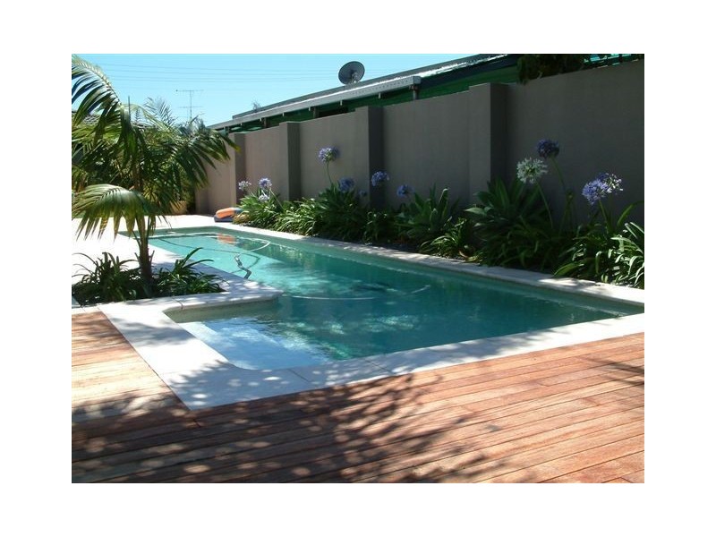 8 Palmetto Crt, Broadbeach Waters QLD 4218