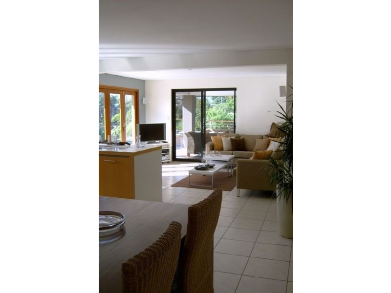 8 Palmetto Crt, Broadbeach Waters QLD 4218