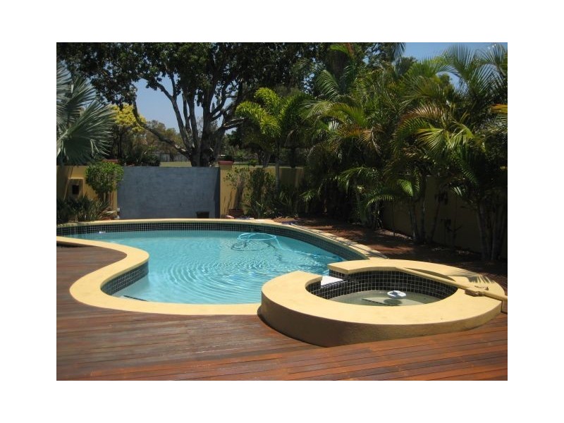 164 Sunshine Blvd, Mermaid Waters QLD 4218