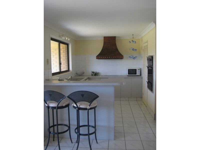 164 Sunshine Blvd, Mermaid Waters QLD 4218