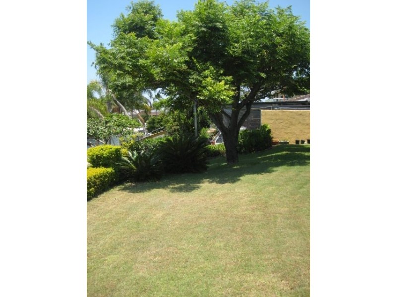 164 Sunshine Blvd, Mermaid Waters QLD 4218