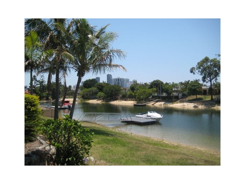 164 Sunshine Blvd, Mermaid Waters QLD 4218
