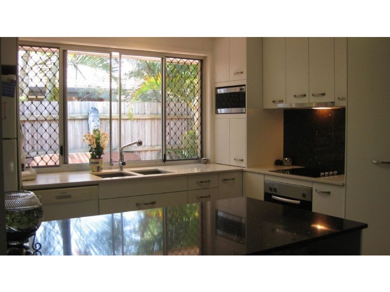 20 Wayfarer Avenue, Mermaid Waters QLD 4218