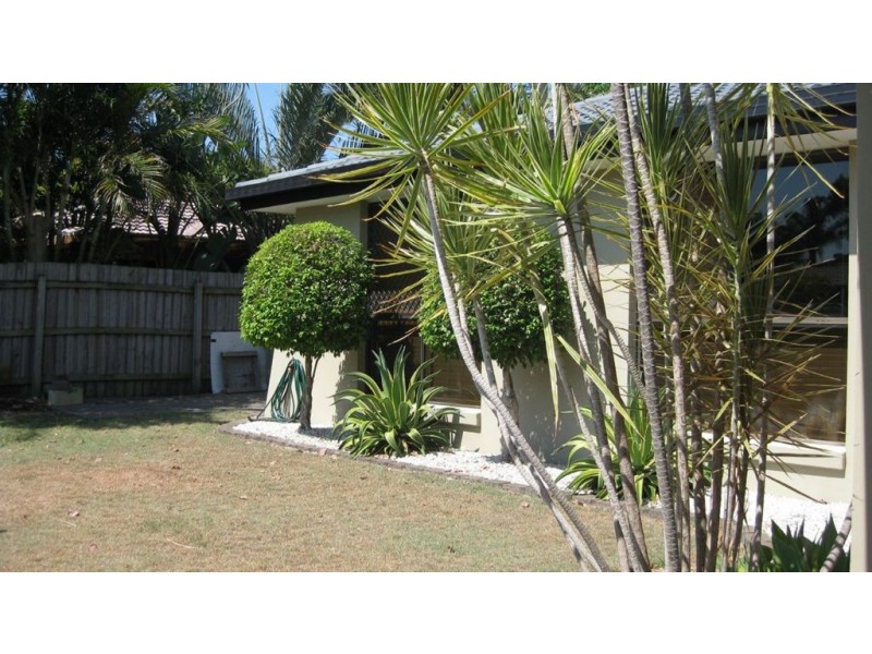 20 Wayfarer Avenue, Mermaid Waters QLD 4218