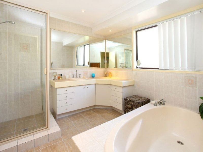 137 Witt Avenue, Carrara QLD 4211